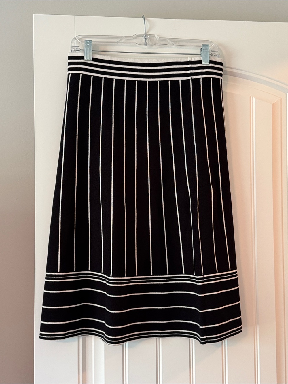 Ann Taylor Balck and White A Line Sweater Skirt